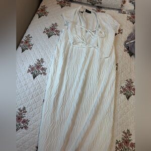 WHITE FOX MATCHING SET (SKIRT & TOP)